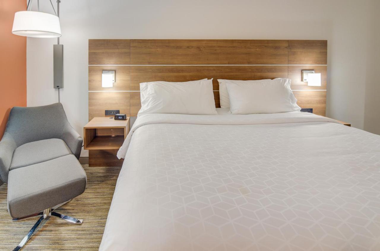 Holiday Inn Express Hotel & Suites Foley By Ihg Exterior photo