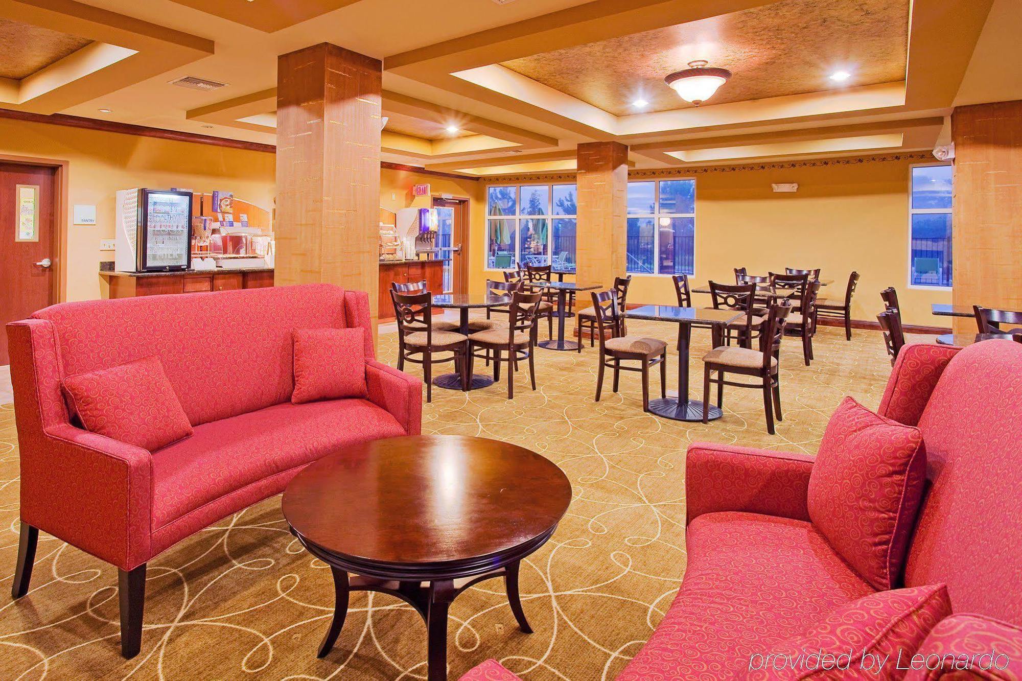 Holiday Inn Express Hotel & Suites Foley By Ihg Restaurant photo