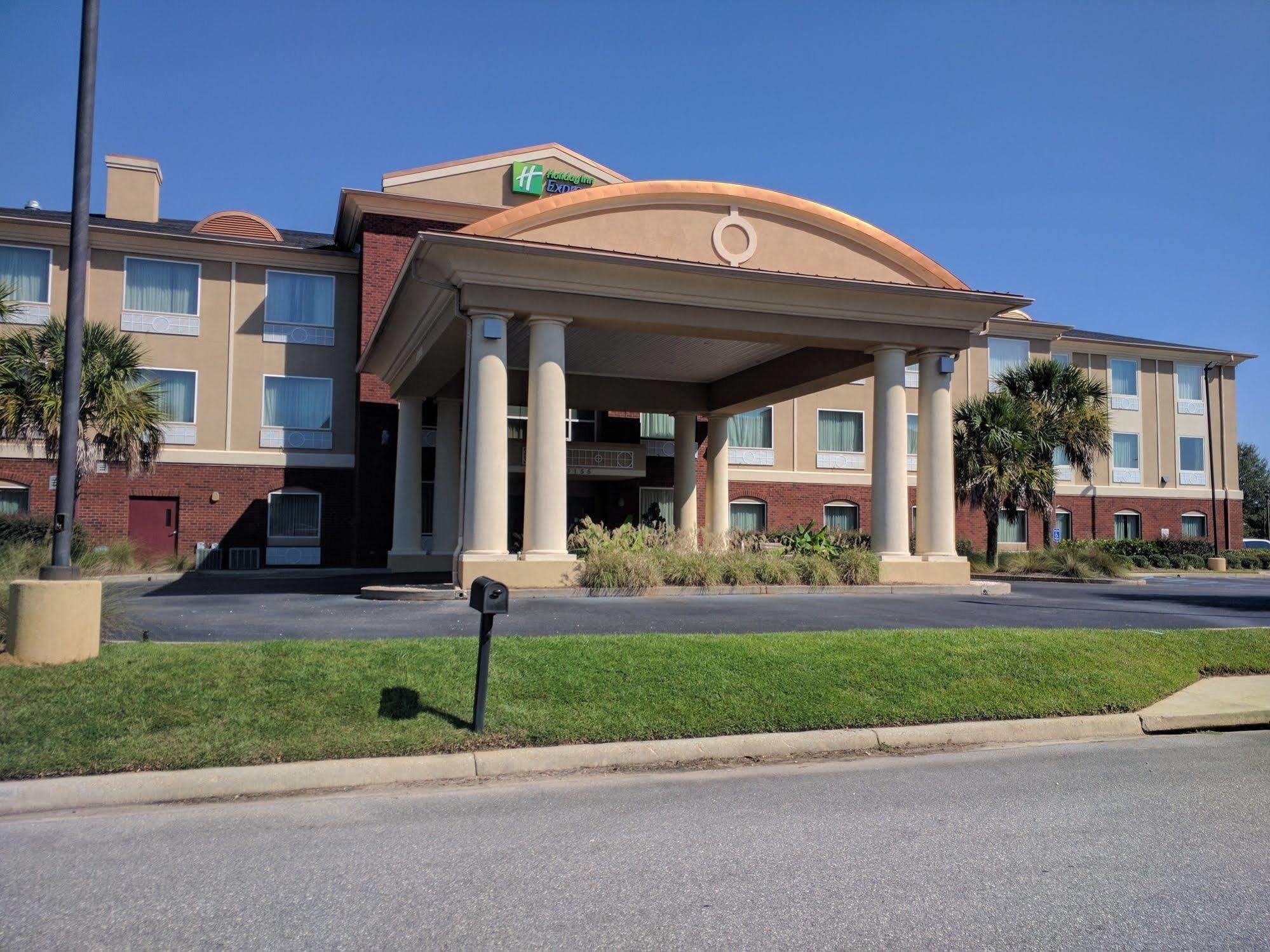 Holiday Inn Express Hotel & Suites Foley By Ihg Exterior photo