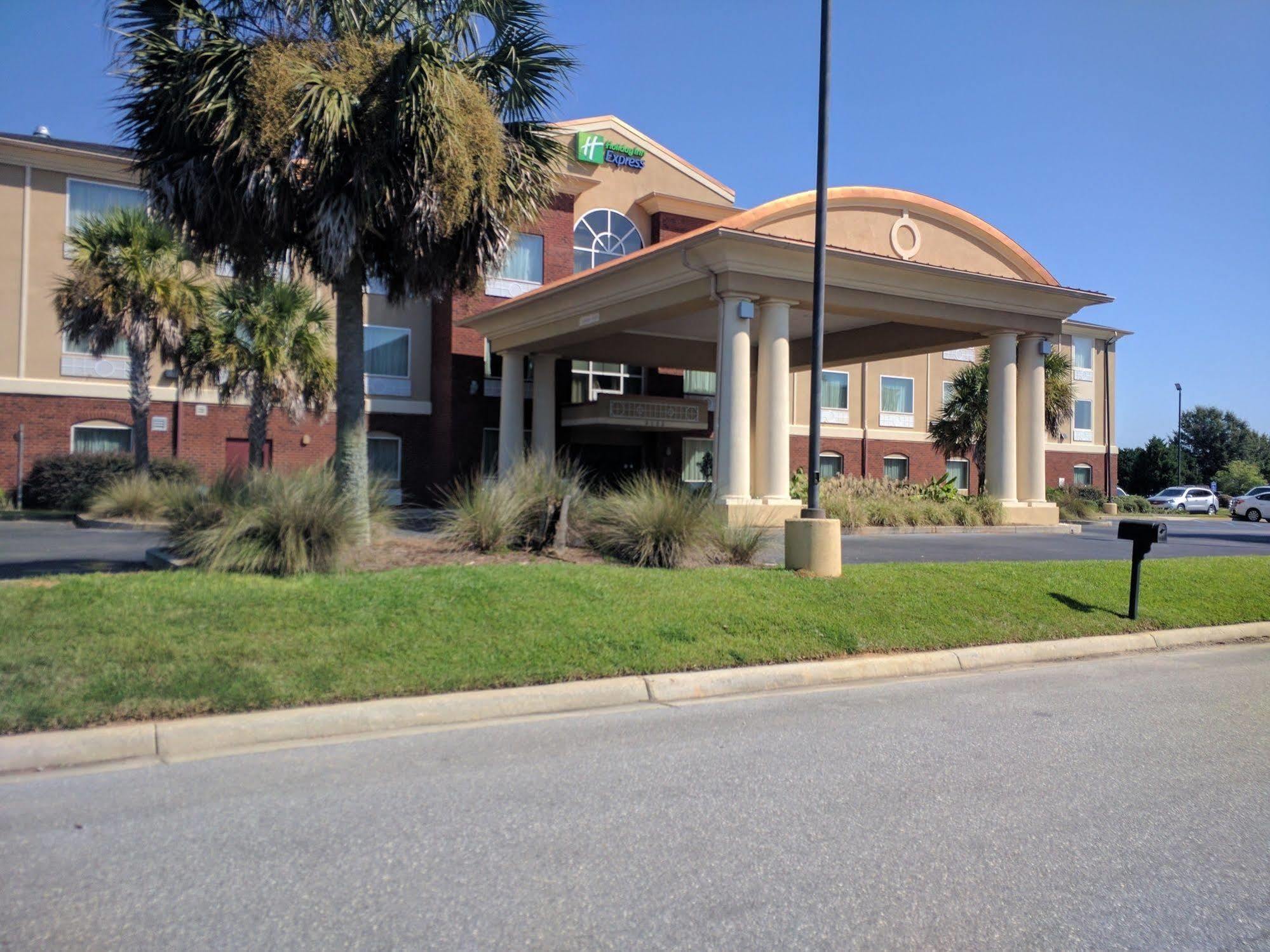 Holiday Inn Express Hotel & Suites Foley By Ihg Exterior photo
