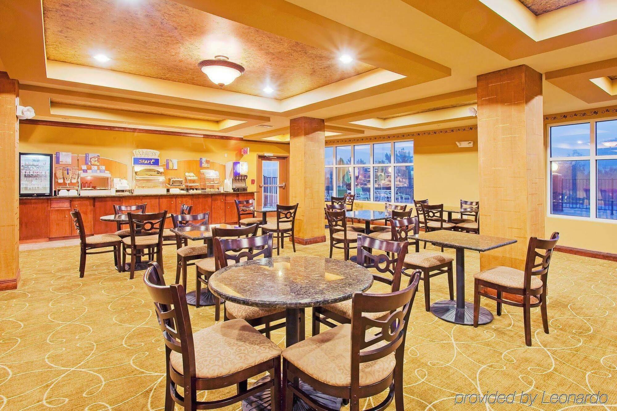 Holiday Inn Express Hotel & Suites Foley By Ihg Exterior photo